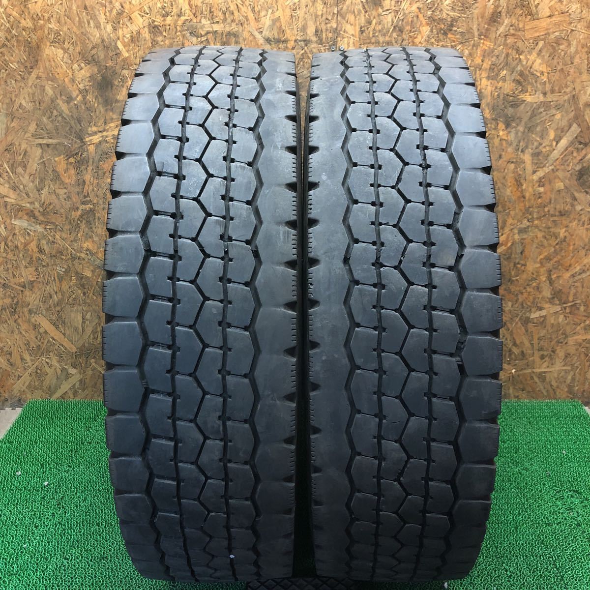 ヤフオク! -「255 70 22.5」(タイヤ) (トラック、ダンプ)の落札相場