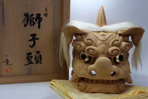 d884 技工名品 井波彫刻 名工 横山一夢 作 獅子頭 彫刻 木彫り 高さ31.2cm 横共箱 富山県無形文化財 魔除け 神事 置物 美術品