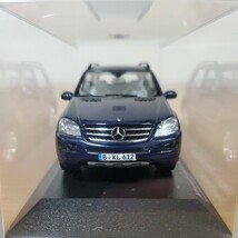 1/43 ミニチャンプス MINICHAMPS/Mercedes-Benz M-Class 2005 Tansanitblau metallic/メルセデス・ベンツ Mクラス ブルーメタリック_画像2