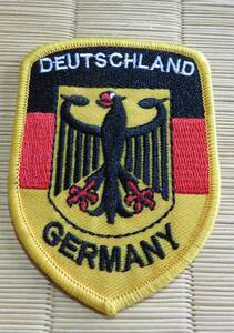 黒赤黄☆GM国旗柄◆新品GERMANYドイツ ベルリン 黒鳥　ブラックバード　マッスルポーズ 刺繍ワッペン◆激渋◇定番■洋服・衣類・衣服DIY