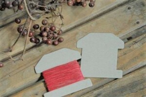 家型糸巻き台紙　S　薄茶　50枚　ナチュラル　刺繍糸　毛糸　かわいいシンプル