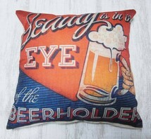 【クッションカバー】Beauty is in the EYE of the BEERHOLDER（beholder）★美は見る人の目の中にある★パロディ★BEER★ビール／cc-0146_画像1