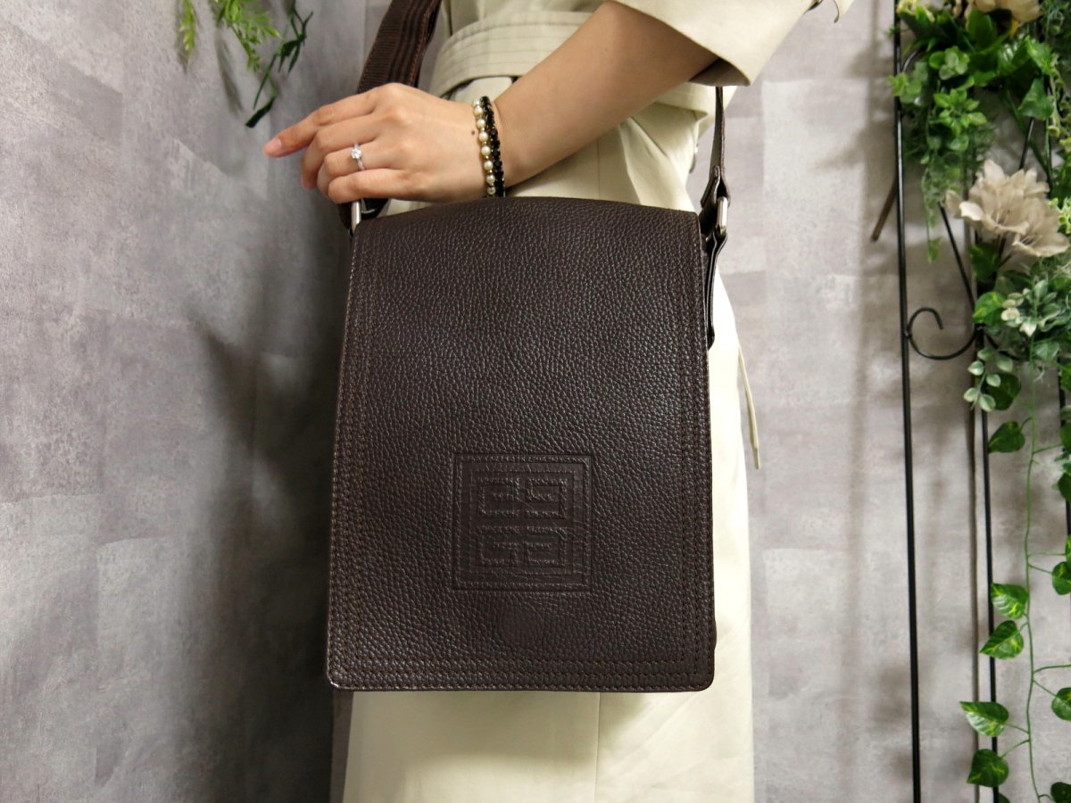 超美品・最終売り切り価格¥67000】GIVENCHY ショルダーバック 新着20