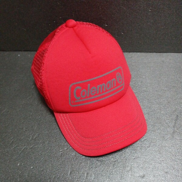 ● コールマン「Coleman　メッシュ キャップ」プリント 帽子　赤