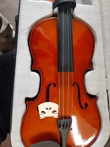 ビオラ本体　ヴィオラケース付　弦楽器　ヴァイオリン　スペア絃付き　ほとんど未使用　中古