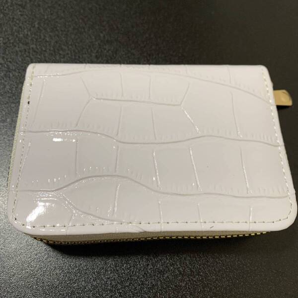 クロコ風 ホワイト 小型財布 大容量 カードケース ゴールド金具