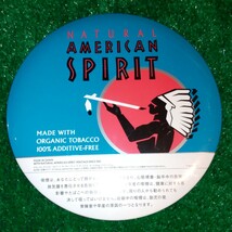 アメリカンスピリット ノベルティ 4色セット! 看板 NATURAL AMERICAN SPIRIT オブジェ 壁掛け 直径250mm 販促 缶バッチ風_画像5