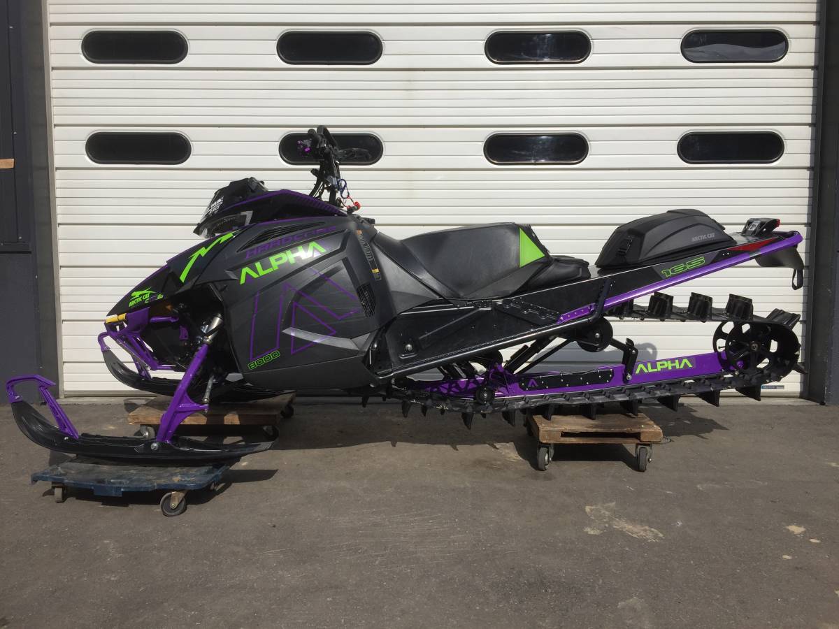 スノーモービル CAT2016年式 M8000ブンドッカー 直売本物 aap.com.br