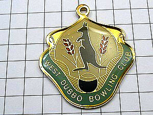  pin badge * kangaroo bowling Club * France limitation pin z* rare . Vintage thing pin bachi