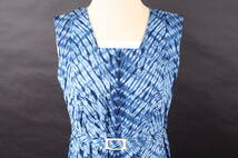 YF3896 縫製業者リメイク ワンピース ノースリーブ 着物 絞り 染め 青 白 ネイビー インディゴ 折り絞り ベルト付_画像5