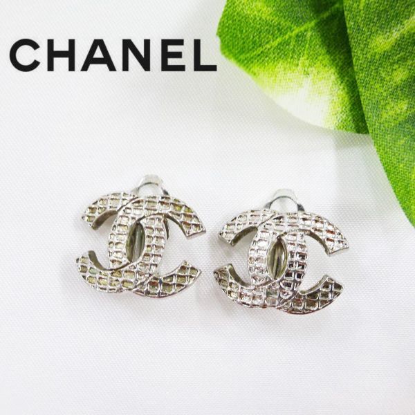 ヤフオク! -chanelココマーク イヤリング シルバー(シャネル)の中古品
