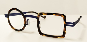 ○□メガネ　丸四角メガネ　XIT EYEWEAR　C006/133　ブルー/バラフ