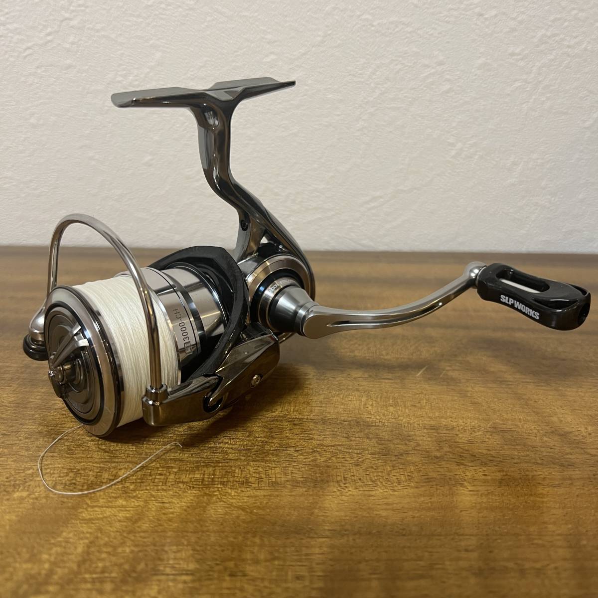 値下げ‼︎ ダイワ18イグジスト LT2500 MAD CROW 100 特注ノブ リール