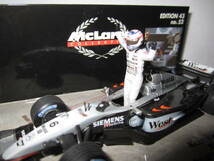 即決 PMA ミニチャンプス製 1/43 マクラーレン MP4/17D 2003年マレーシアGP F1初優勝 №6 キミ・ライコネン WEST仕様_画像6