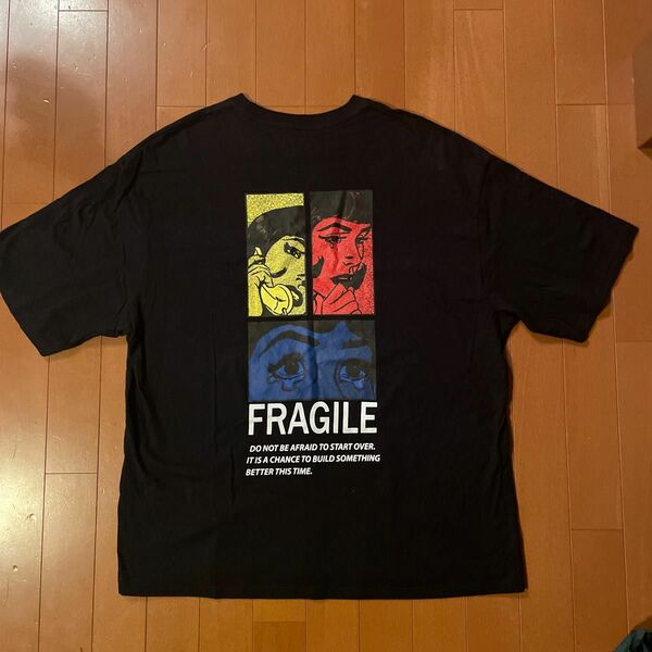 アメコミ風 Tシャツ FRAGILE 半袖 バックプリント
