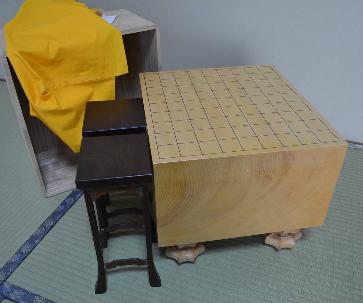 ブランド物 【美品】本格将棋盤 天地柾目 新榧 5.7寸 栄山作駒.駒台