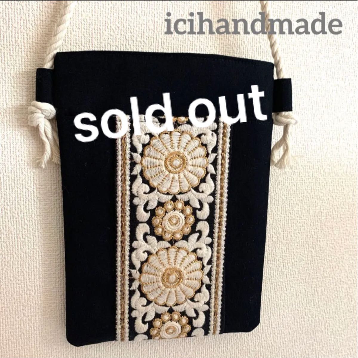 no 28】 タッセルチャーム付き タグ付き インド刺繍リボンポーチ(M