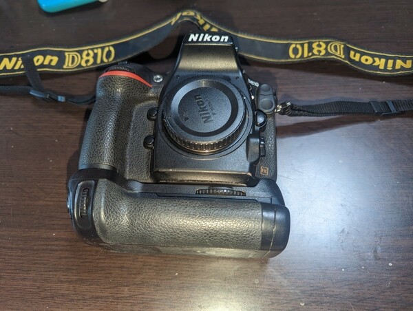 NIKON D810 24-85 VR レンズキット【整備済み】　おまけ純正縦グリップ　(送料負担)
