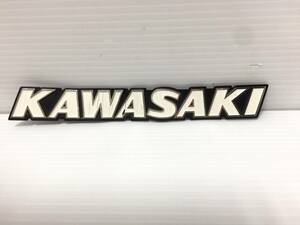 ○kawasaki カワサキ ロゴ エンブレム オートバイ バイクパーツ 部品 18.5×2.5㎝㎝ 中古品(NF230329)218-811