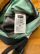 Levis リーバイス グリーン ×白ロゴ バナナスリング 薄緑 新品未使用品 送料無料 ウエストポーチ ボディバッグ 男女兼用 ユニセックス_画像10