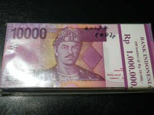 インドネシア 2005(08)年 10000Rupiah 未使用 100枚束 ’（Bank Indonesia 帯）