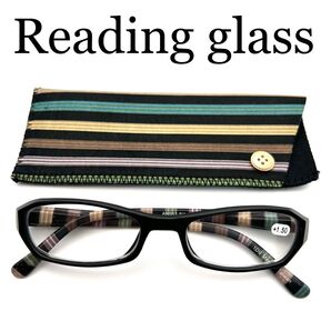 マットな質感 リーディンググラス マットブラックフレーム テンプルはカジュアルなストライプ柄 ユニセックス お揃いのソフトケース付