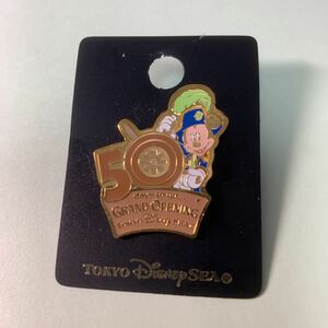  Disney si- Grand open 50 day front pin badge pin bachi2001 year Mickey Mouse 