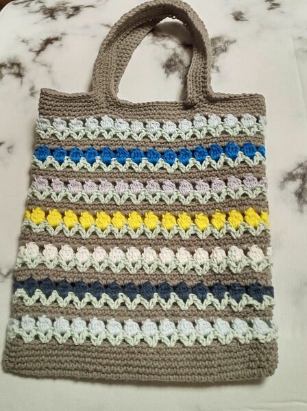 手編みのミニバッグ
