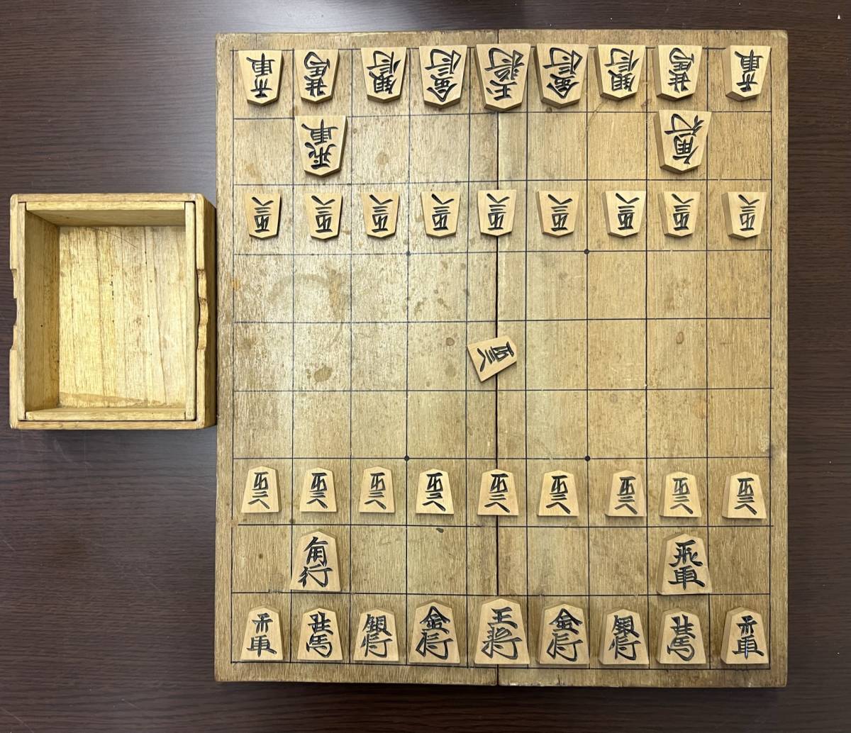 ブランド物 【美品】本格将棋盤 天地柾目 新榧 5.7寸 栄山作駒.駒台