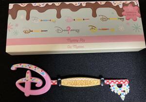  Disney store minnie Mickey mystery key goods 