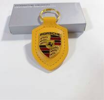 PORSCHE ポルシェ クレスト キーホルダーイエロー　黄色_画像1