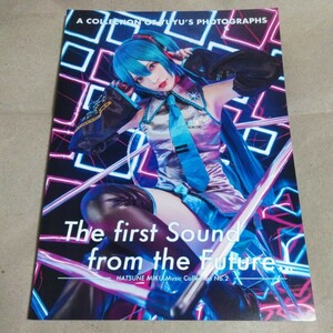ゆゆ　The first sound from the Future.　168ページ写真集　サイン入りカード３枚