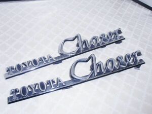 00232 【自動車廃品】TOYOTA チェイサー CHASER エムブレム 2枚セット 傷あり 汚れあり 旧車 希少 貴重