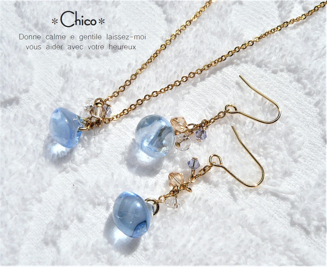 [Surgical stainless steel gold chain] Vintage glass button blue crystal handmade necklace ♪★Free shipping for 2 or more items!, Women's Accessories, necklace, pendant, beads, Glass