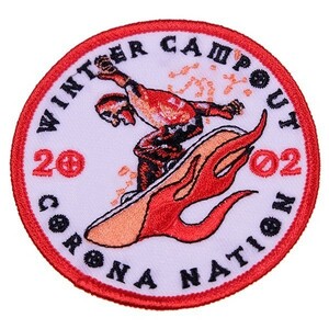 AO41 WINTER CAMPOUT CORONA NATION 2002 丸形 ワッペン パッチ ロゴ エンブレム アメリカ 米国 輸入雑貨 ボード 刺繍