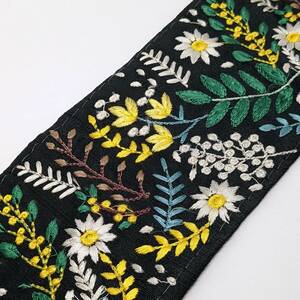 インド刺繍リボン 約90mm 花模様 黒ベース 