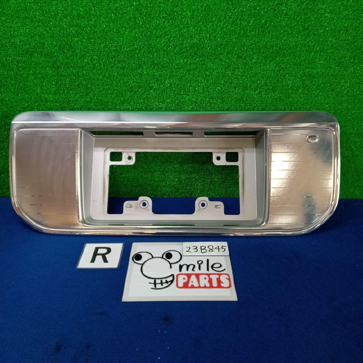 Ｅ５１　エルグランド　純正　リアゲートガーニッシュ　１Ｃ３－２－６/２３Ｂ８４５