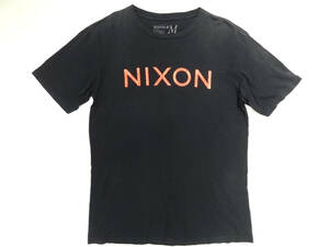 NIXON ニクソン デザイナー 黒 ブラック 赤 ロゴ 文字 プリント Tシャツ サイズ M プロダクツ グッズ 希少 レア 無地 フォント 半袖 雑貨