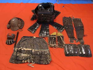 t1081 warehouse . era thing old armour complete set elmet of armor surface . trunk armor . hand present condition goods old fine art antique 