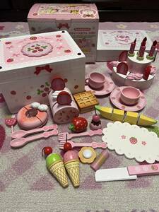  mother garden rare premium sweet Cafe decorated cake toy . strawberry 