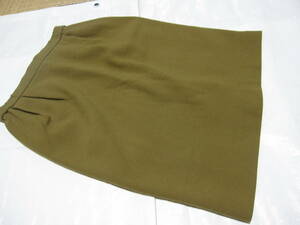 M（9号）スカート　上質素材　タイトスカート　丈５６cm。春、秋、冬物。抹茶色（深い緑茶色系）ブティック店購入。