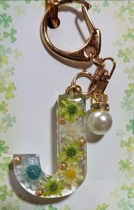 レジン イニシャル キーホルダー J