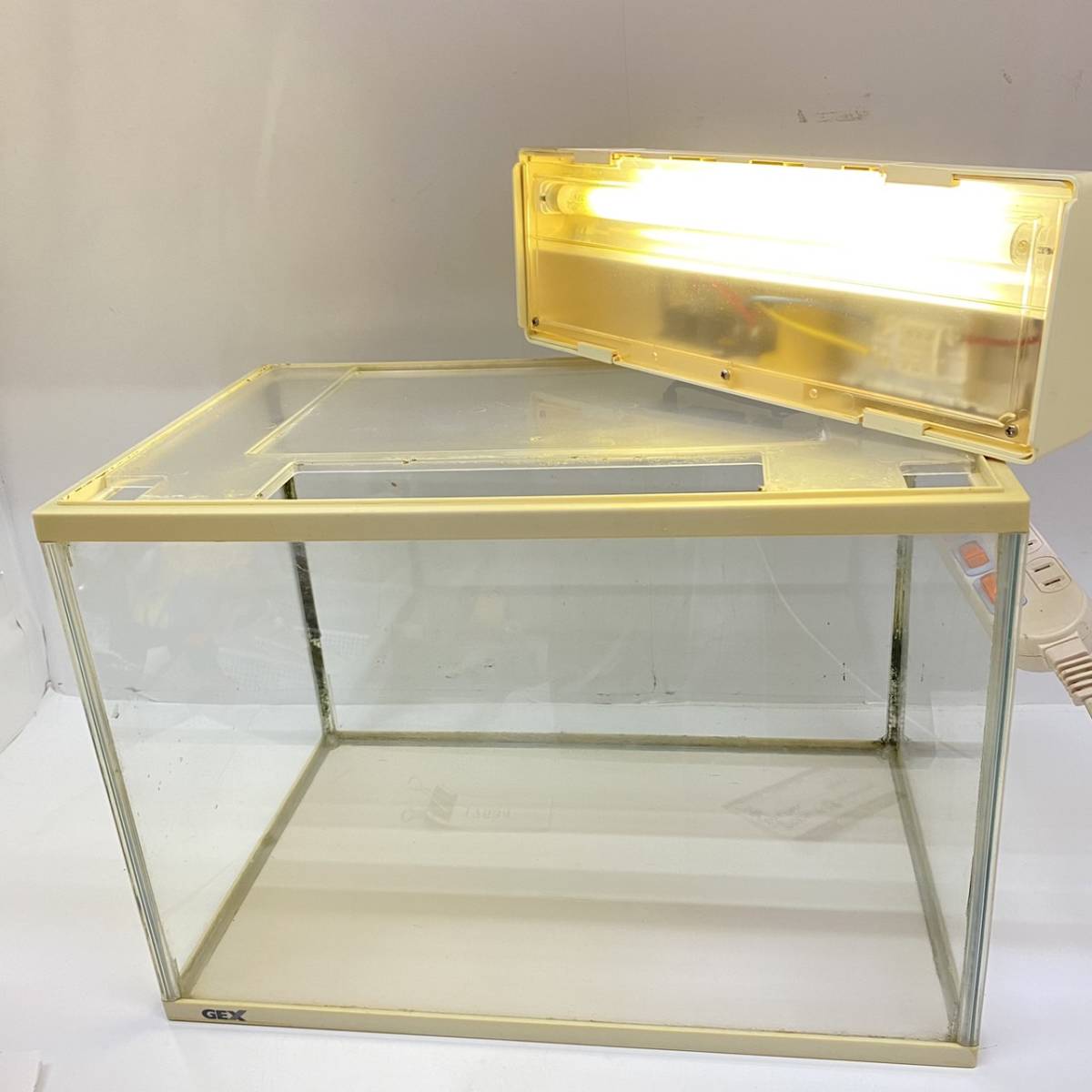 安心 保証 レアなサイズ60×60×60のアクリル水槽10ミリ※おまけでガラス