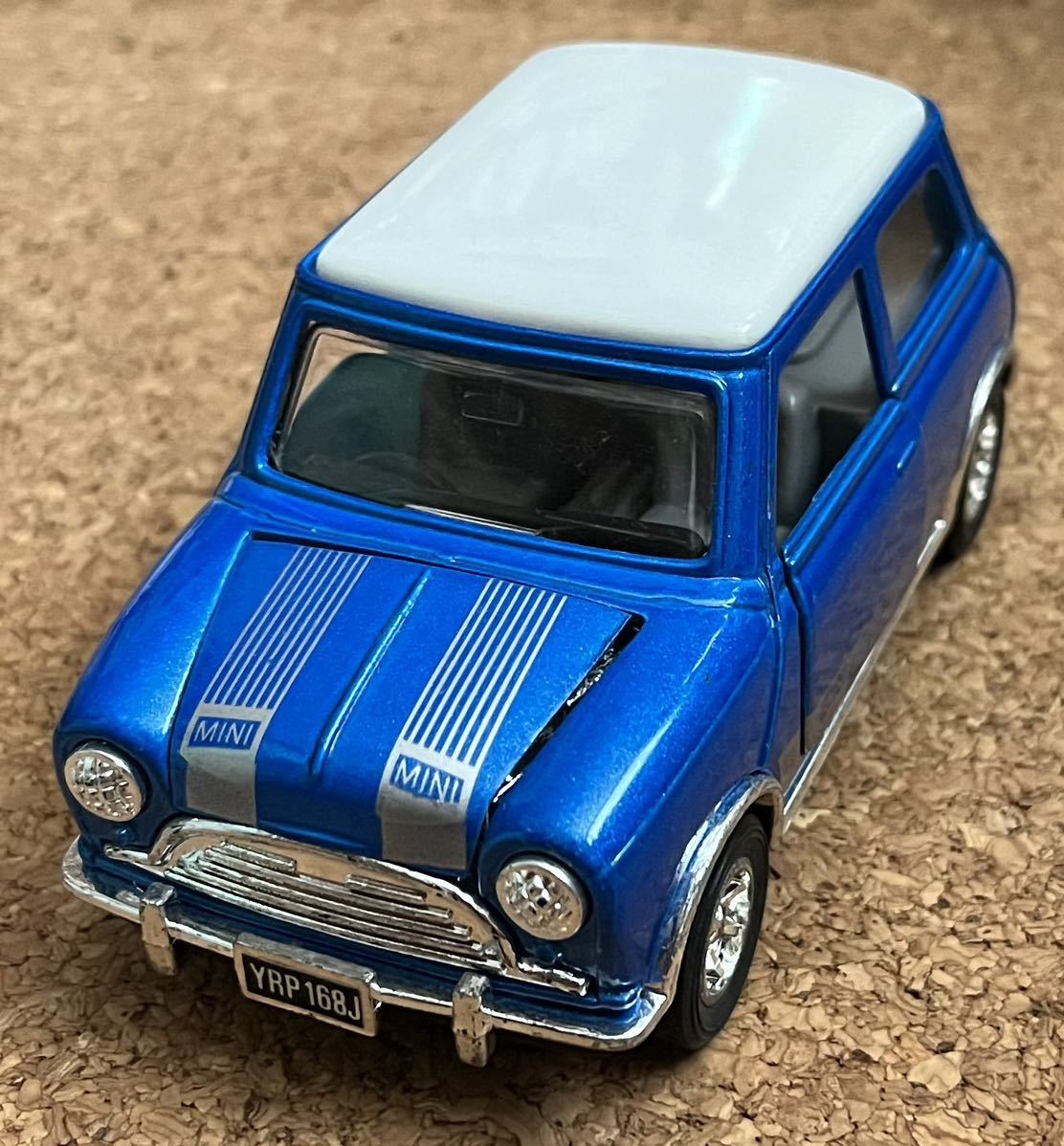 最新な 1/18 ミニクーパー ダイキャストカー レア色 GULFカラー