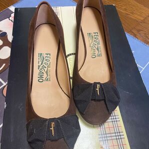 週末セールレア 美品 フェラガモ パンプス 6 1/2 D