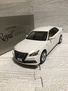 1/30 トヨタ クラウンロイヤル CROWN 前期 カラーサンプル 非売品 ミニカー ホワイトパールクリスタルシャイン