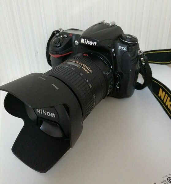 Nikon D300 デジタル一眼レフカメラ　AF-S NIKKOR 18-200mmレンズセット 