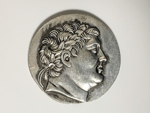 レプリカ ミュシア ペルガモンアッタロス1世古代ギリシャ 銀貨 硬貨 コイン BC241 アンティーク キーホルダーペンダントお守りに G17