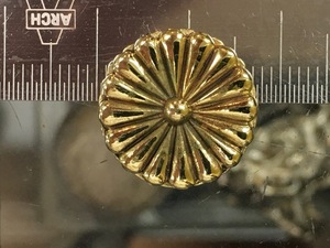 金色の菊紋 真鍮製 パーツ 17.5mm チャーム ボタン 菊 ご紋 御紋 戦艦三笠記念 菊花紋 戦艦三笠 旧帝国海軍 大日本帝国 コンチョボタン