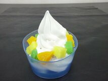 食品サンプル 業務用 パフェ 8*8*10ｃｍ キウイ/オレンジ/パイナップル カップ レギュラーサイズ 店舗 展示 什器 管502_画像1